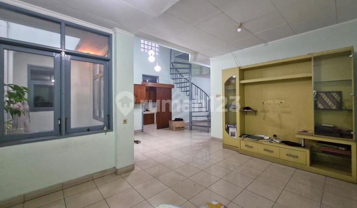 Dijual Rumah Lama Terawat Lokasi Strategis di Jl. Pulo Kenangan, Grogol Utara, Jakarta Selatan