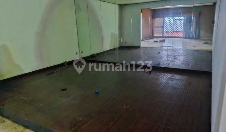 For Rent Old house located at Jl. Cempaka Putih Raya, Central Jakarta. 2