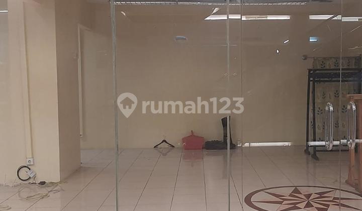 Toko di Poins Square Jakarta Selatan