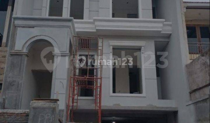 Dijual Rumah Graha Family Lokasi Strategis 1