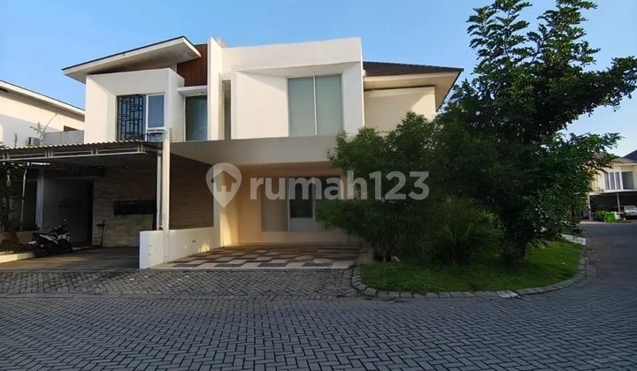 For Sale Royal Residence Wiyung House, Furnished, Strategic Location, Ready to Occup