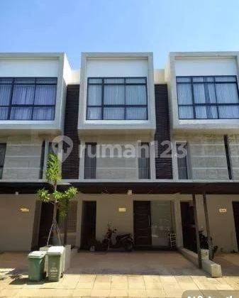 Dijual Rumah Graha Natura 3 Lantai Minimalis Strategis 1