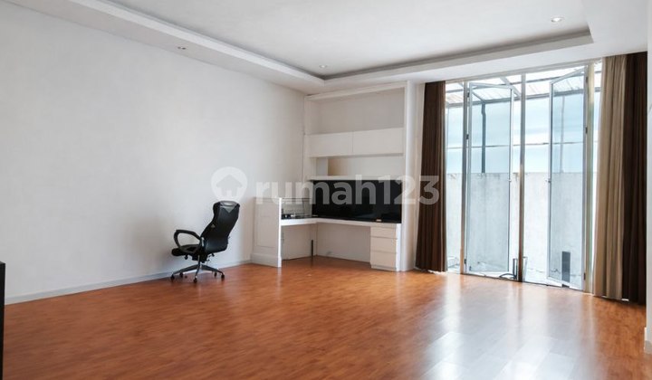 Dijual Rumah Full Renov Pakuwon Indah Semi Furnish Strategis Siap Huni