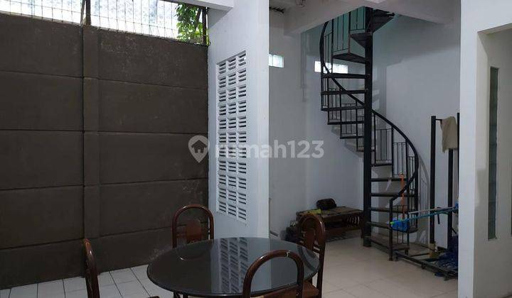 Rumah suasana pedesaan 8