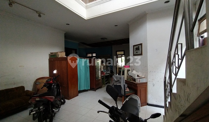 Middle House in Semarang City 1