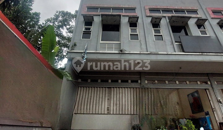 Two-Story Shophouse, Strategic Location, Beside Nakula Sadewa Road, Salatiga Two-Story Shophouse, Strategic Location, Beside Nakula Sadewa Road, Salatiga