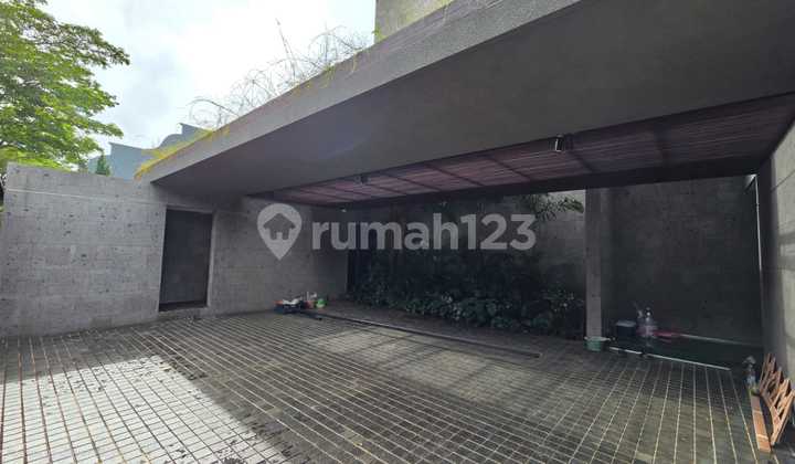 Lufurnish House Near Karangturi in Graha Padma, West Semarang 2