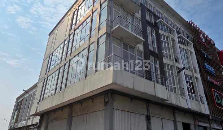 3-Story Shop House Near Airport in Bizpark Semarang Barat 1