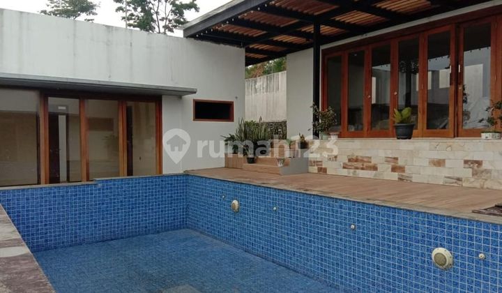 Villa Ada with a Swimming Pool in Getasan Kopeng Villa Ada with a Swimming Pool in Getasan Kopeng
