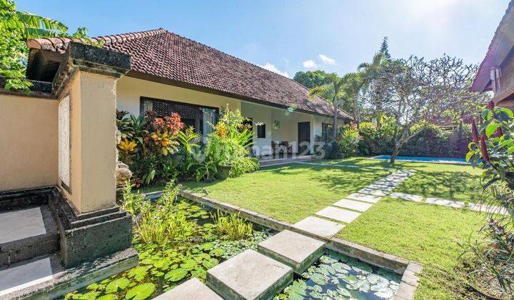 Traditional Balinese Villa 2 BR Dekat Pantai Umalas Bali 1