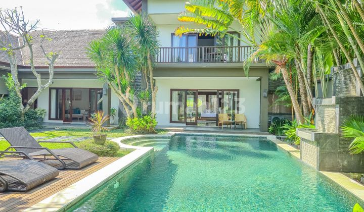 Beautiful Villa 3 BR Walking Distance to the Beach Berawa Canggu Beautiful Villa 3 BR Walking Distance to the Beach Berawa Canggu