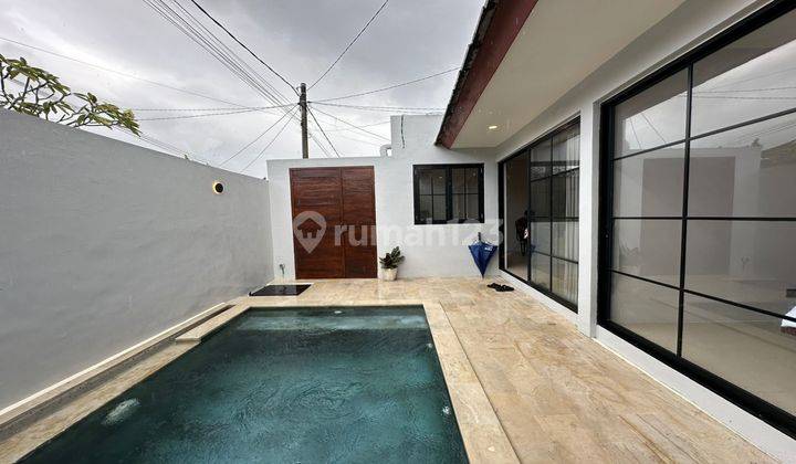 Dijual villa baru renovasi 2 kamar tidur di Canggu Bali 1