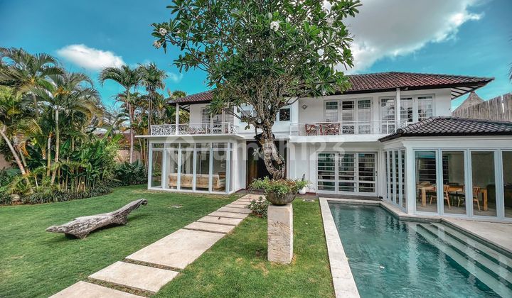 Tropical Villa 5 BR Furnished Close to Beach Seminyak Bali Tropical Villa 5 BR Furnished Close to Beach Seminyak Bali
