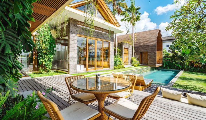 Modern Luxury Tropical Villa 4 BR with Rice Field View in Canggu