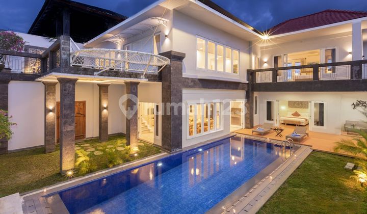 Luxury Modern Villa 5 BR with GWK View Goa Gong Jimbaran