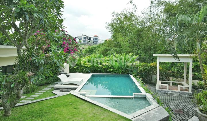 Greenbelt View Villa 4 BR Fully Furnished in Pererenan Canggu