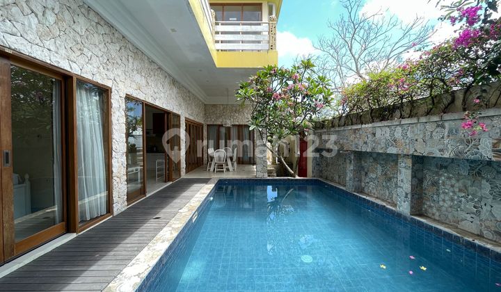 Modern Minimalist Villa 4 BR Strategic Location in Kutuh Bali