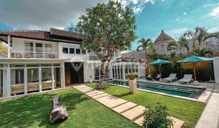 Villa Mewah 5 Kamar Fully Furnished di Seminyak Bali