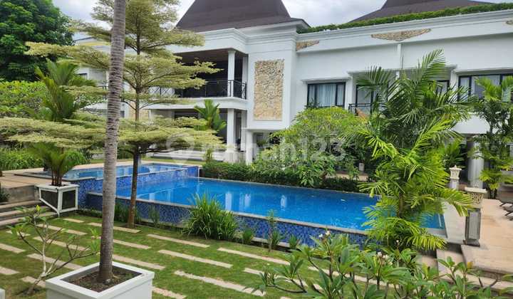 Villa Mewah Taman Luas Dekat Pantai Balangan Jimbaran Bali