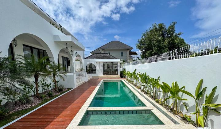 Modern Mediterranean 4-Bedroom Villa in Berawa Canggu Bali