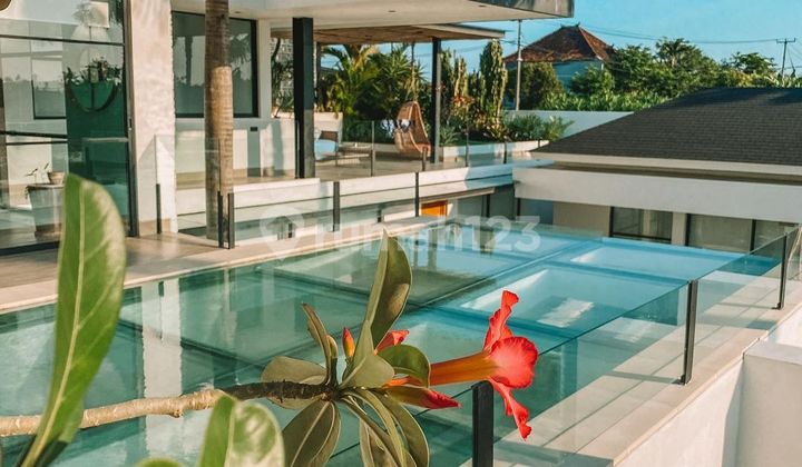 Villa Mewah Modern Desainer 6 Kamar Tidur di Pererenan Canggu