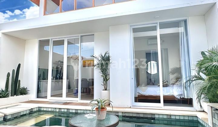 Villa Tropis Modern 2 KT Lingkungan Tenang di Kerobokan Bali