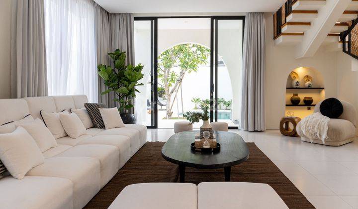 Modern Mediteranian Villa 4 BR Dekat Pererenan Beach Bali 1