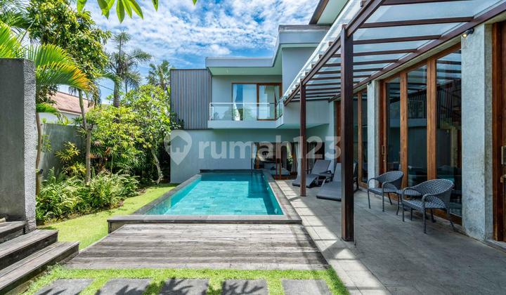 Villa Mewah 5 Kt Bergaya Industrial di Tegal Cupek Umalas Bali
