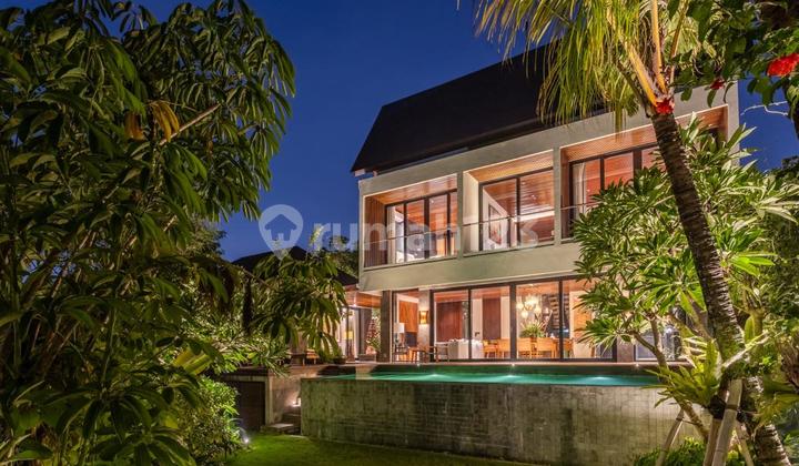 Luxury Villa 4 BR Taman Luas Kayu Tulang Canggu Bali Luxury Villa 4 BR Taman Luas Kayu Tulang Canggu Bali