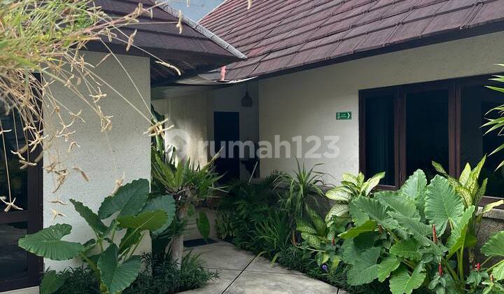 Villa 2 BR Fully Furnished Only 300M to Batu Belig Beach Bali Villa 2 BR Fully Furnished Only 300M to Batu Belig Beach Bali