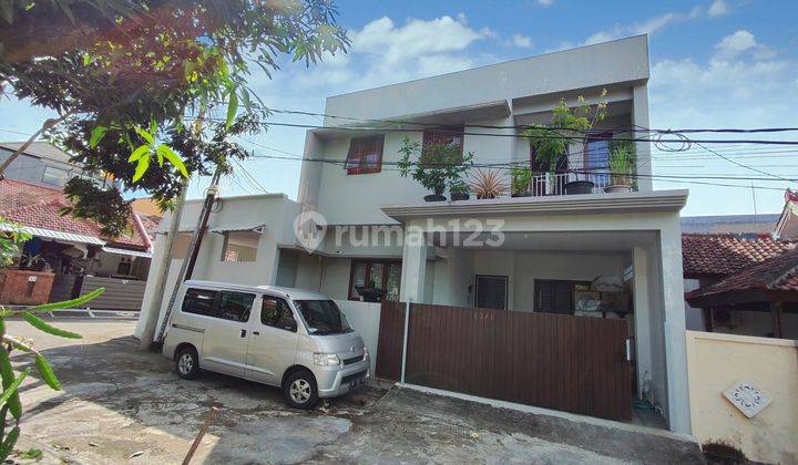 Rumah 2 lt, hadap taman kompleks 1