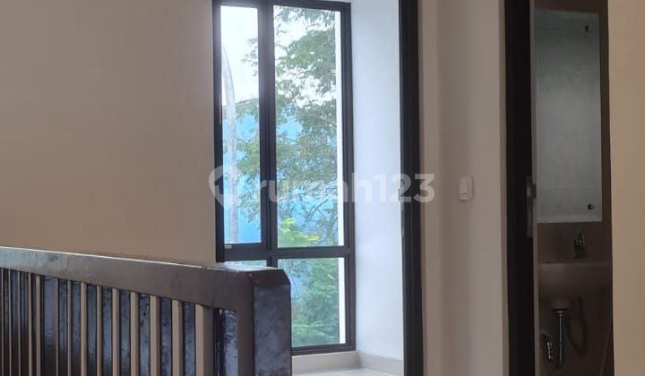 Rumah baru 2 lantai dekat area perkantoran di BSD City, Tangsel. 2
