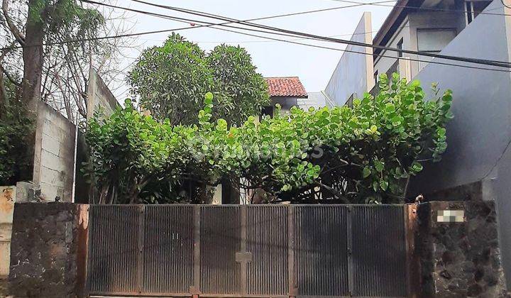 Rumah cantik 2 lantai dekat pusat bisnis dan di Jakarta Selatan.