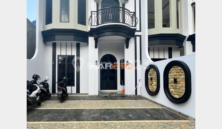 Jagakarsa Brand New House Bergaya American Classic 2