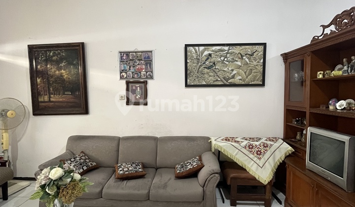 Old Livable House in West Tebet