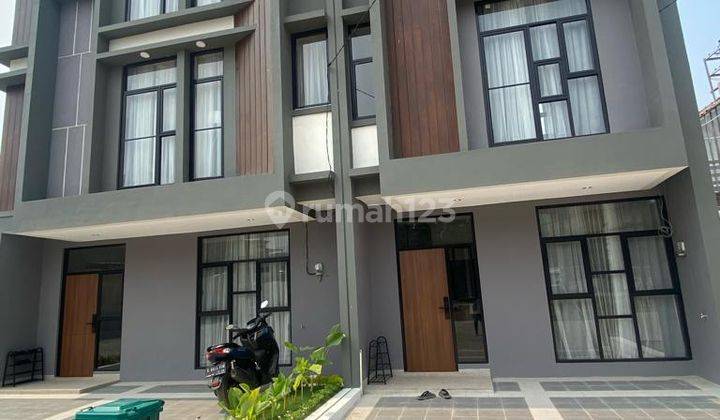 Rumah Mewah 3 Lantai, Termurah di Tanggerang Selatan 1