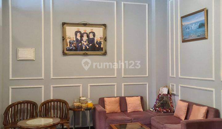 Rumah Jual Cepat  3 Lantai Semi Furnished Bagus 2