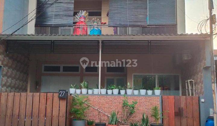 Rumah Jual Cepat  3 Lantai Semi Furnished Bagus 1