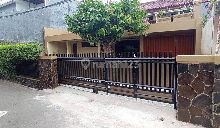 Rumah Bagus Semi Furnished SHM Utan Kayu, Jakarta Timur 2