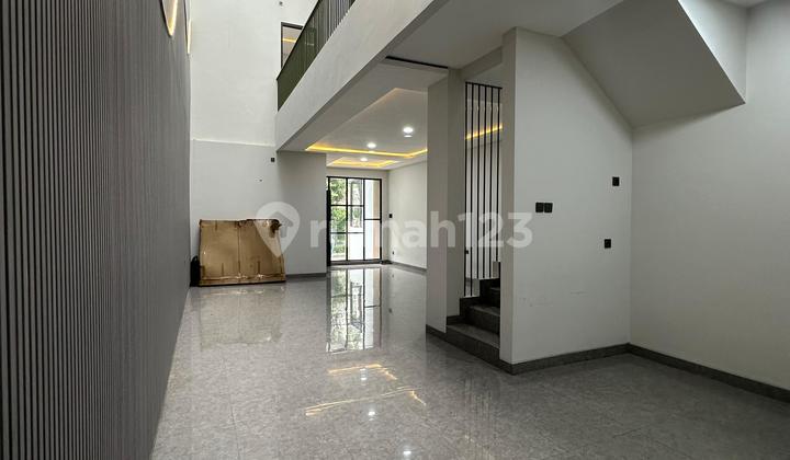 New Ready-to-Live Pondok Indah House for Quick Sale! 2