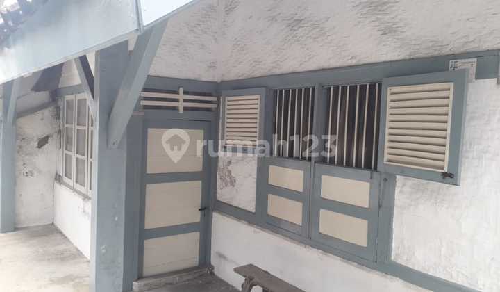 Old House in Central Jakarta for Sale Cheap! 2