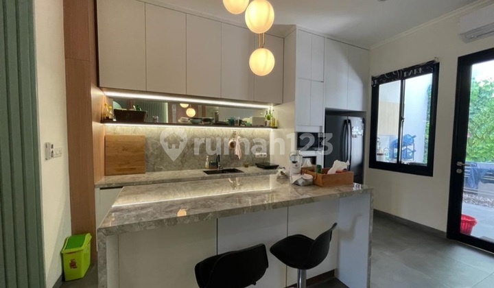 Ready-to-Occupy Furnished House in Alam Sutera for Sale at a Bargain Price! 2