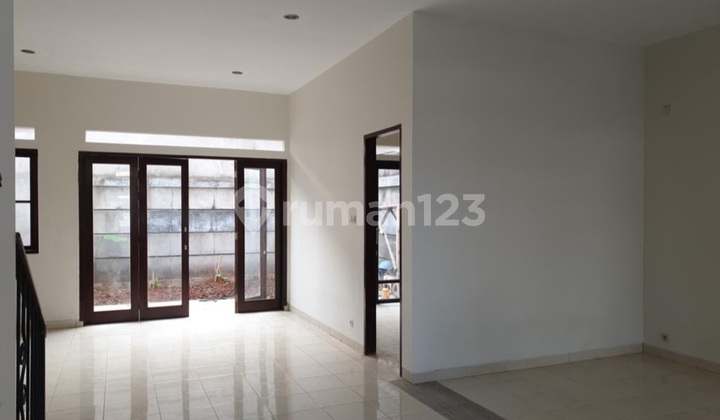 Ready-to-Live House in Lebak Bulus For Sale Quick Only! 2