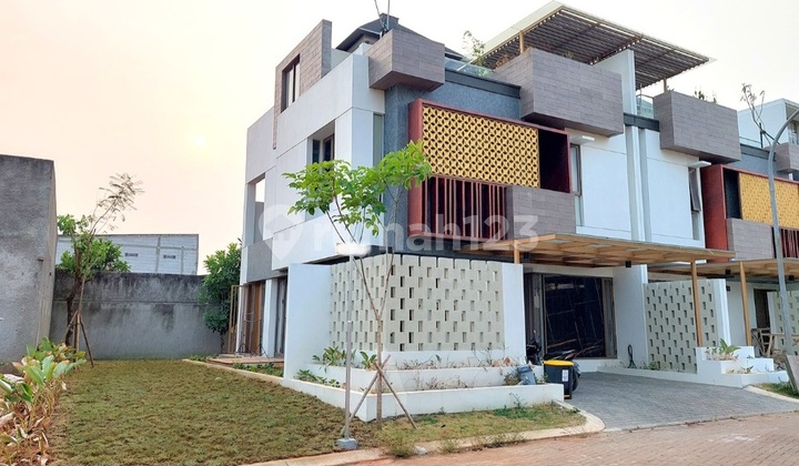 Rumah 2 Lantai Hoek Karang Tengah Dijual Murah Aja! 2