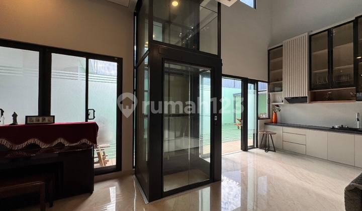 Rumah Mewah Semi Furnished Dijual Murah Aja! 2