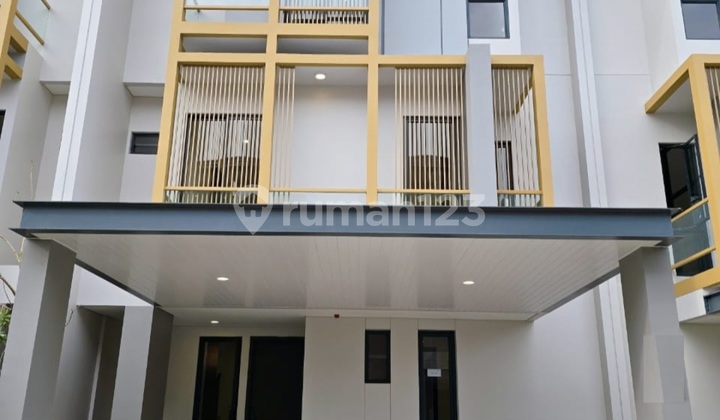 Ready-to-Live Home in BSD for Sale/ Quick Rent!