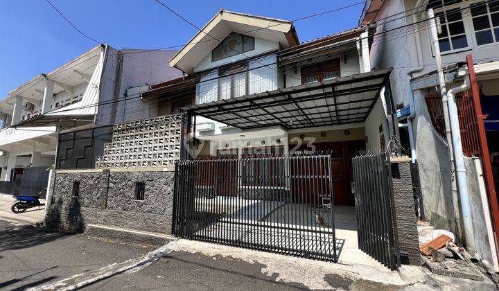 Dijual Rumah 2 Lantai Nyaman Terawa Siap Huni Lokasi Strategis di Sekelimus Batununggal Bandung 2