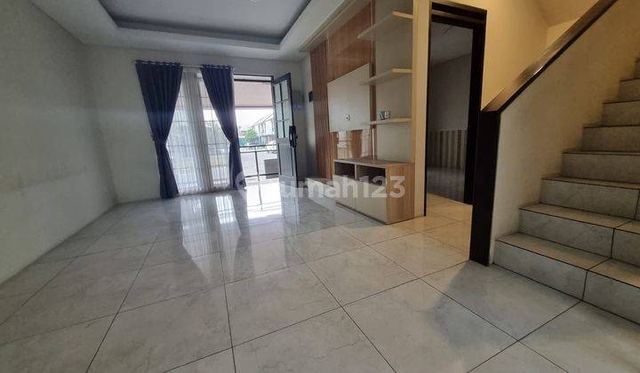 Dijual Rumah Cantik Bonus Kolam Renang Di Kota Baru Parahyangan 2