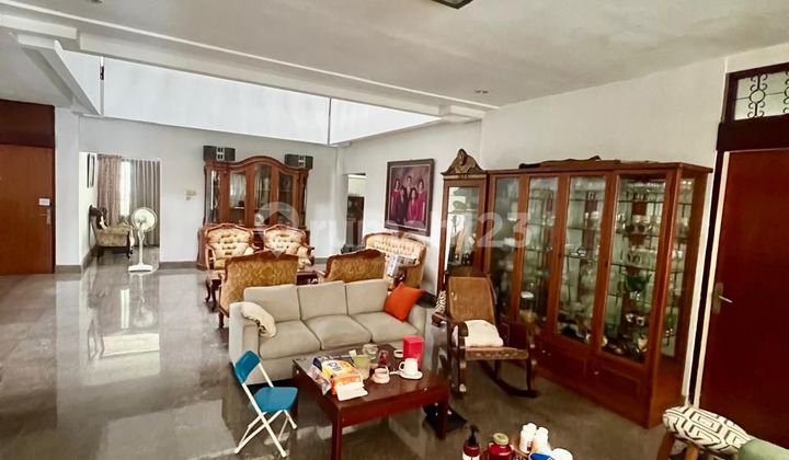 Turun Harga! Rumah Lama Hitung Tanah di SCBD Hoek SHM