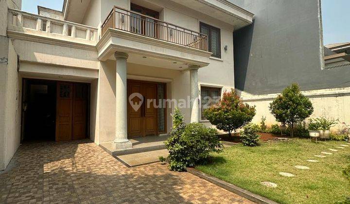 Rumah Mewah di Menteng 2 Lantai Dengan Pool Tanah Persegi 1